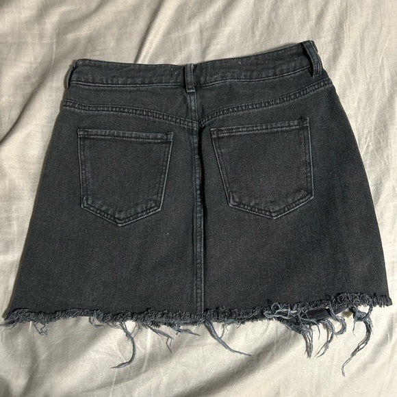 PacSun Distressed Black Denim Skirt Size 26 - Picture 2 of 3